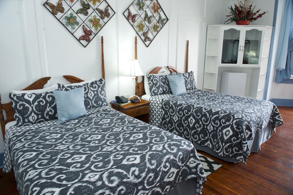 Deluxe Room, 2 Double Beds, Balcony, Partial Sea View photo 3