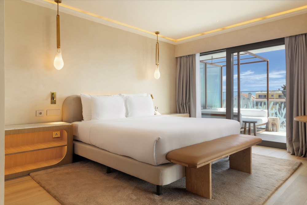 Suite, Balcony, City View