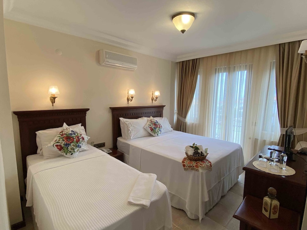 Deluxe Triple Room photo 2