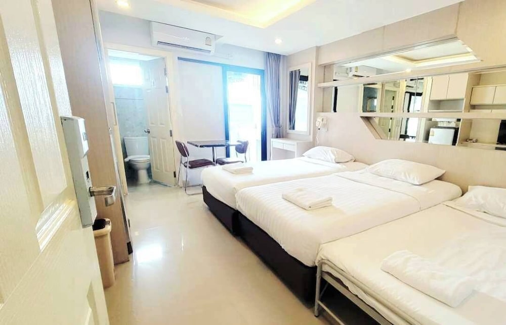 Extra Bed With 3 Beds Room photo 1