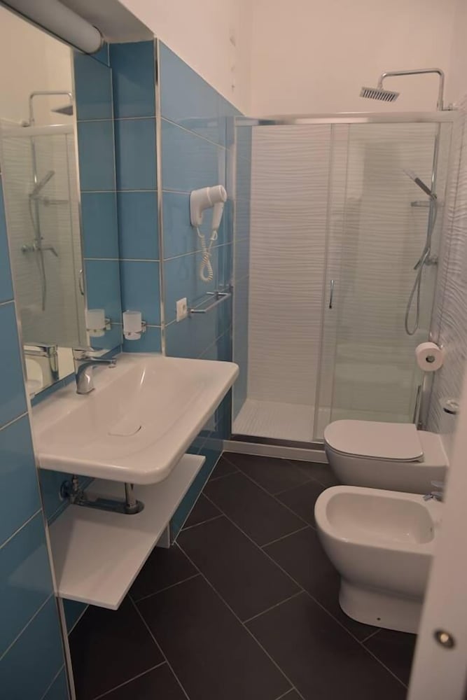 Double Room - Photo 10