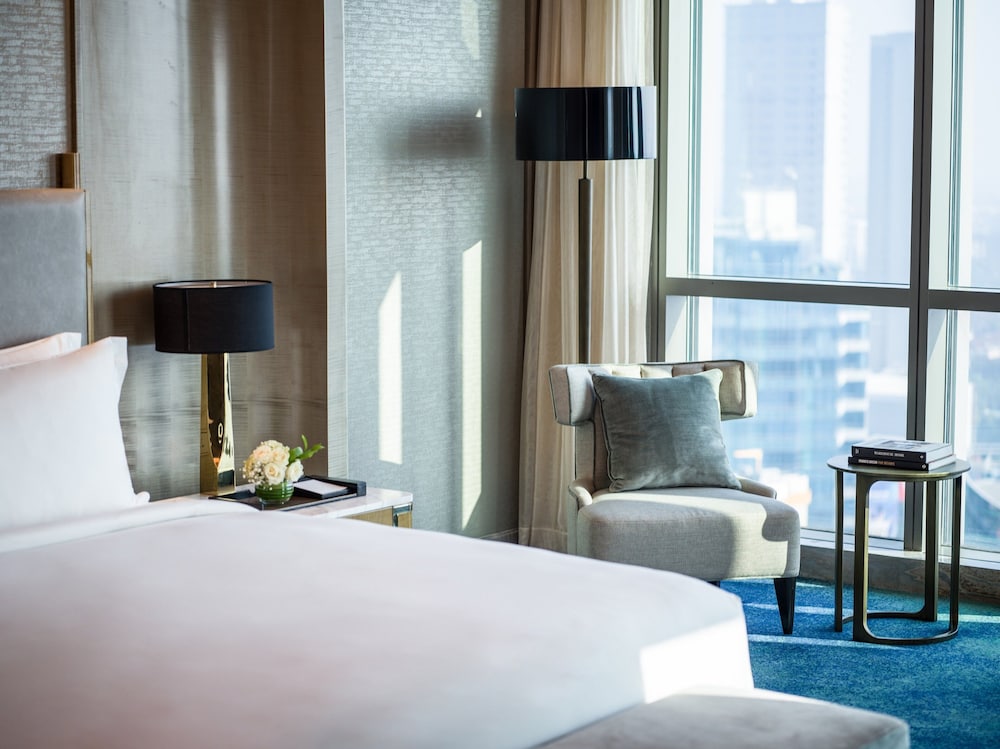 Suite, 1 King Bed, Club Lounge Access