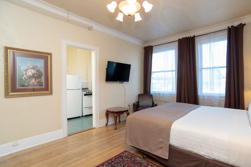Deluxe Room, 1 King Bed - Photo 3