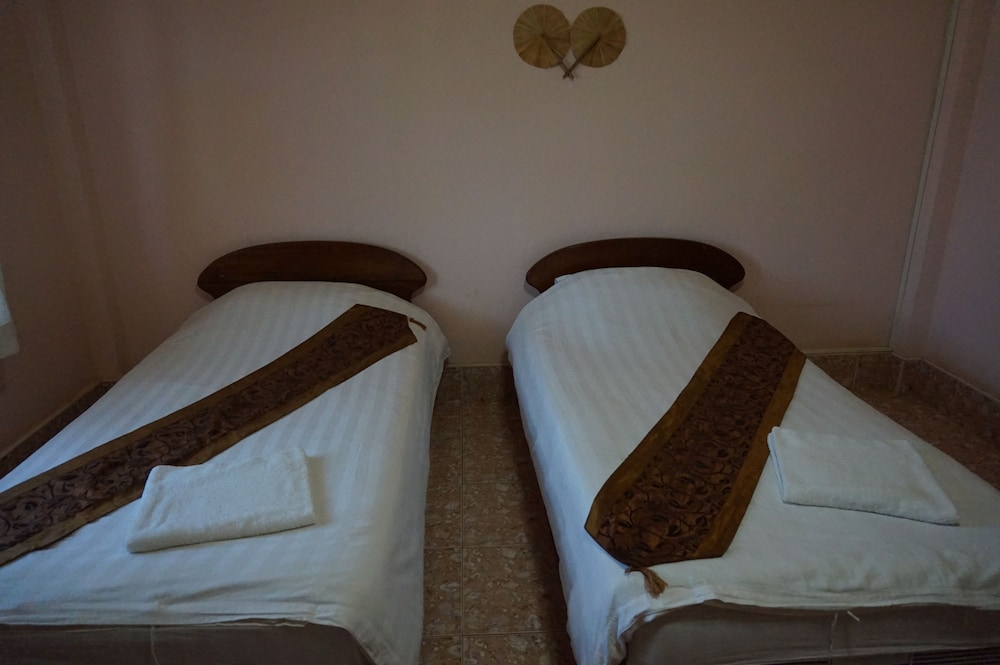 Standard Twin Room with Bathtub photo 3