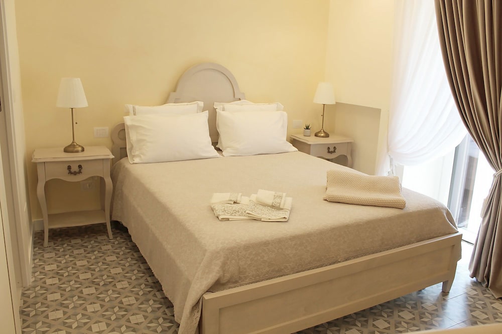 Deluxe Double Room, 1 Queen Bed, City View (Vesta)