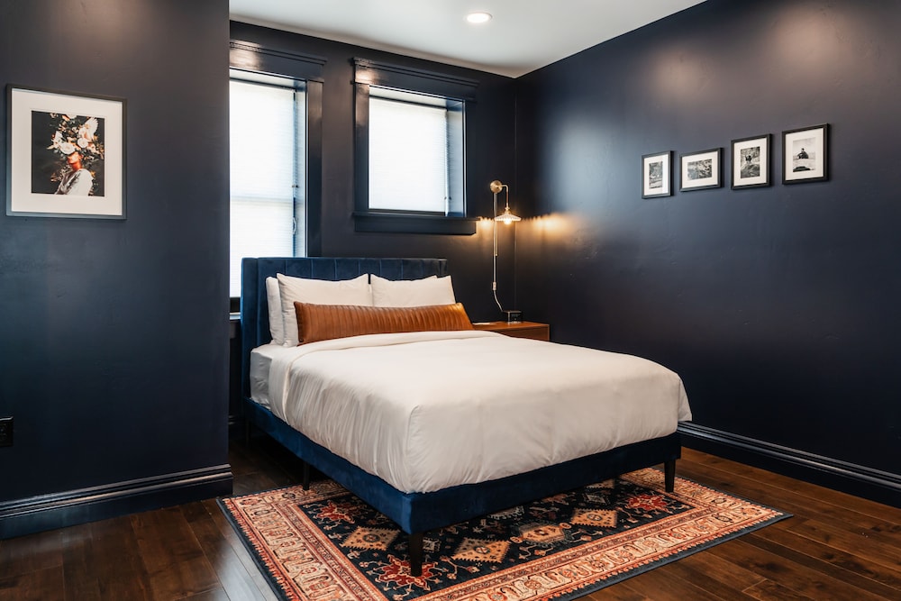 Design Room, 1 Queen Bed