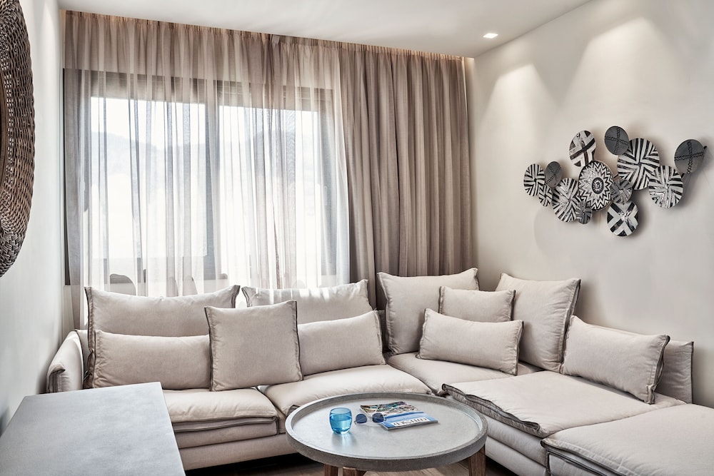Junior Suite Inland View