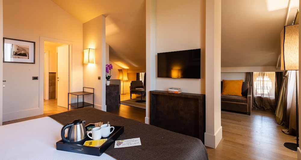 Suite - Photo 2