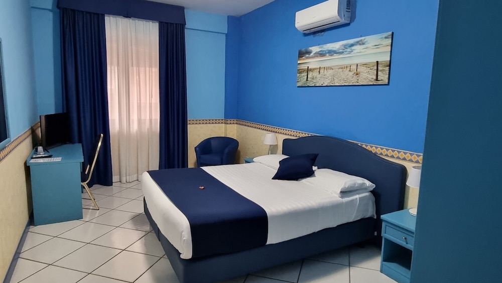 Standard Double Room - Photo 2