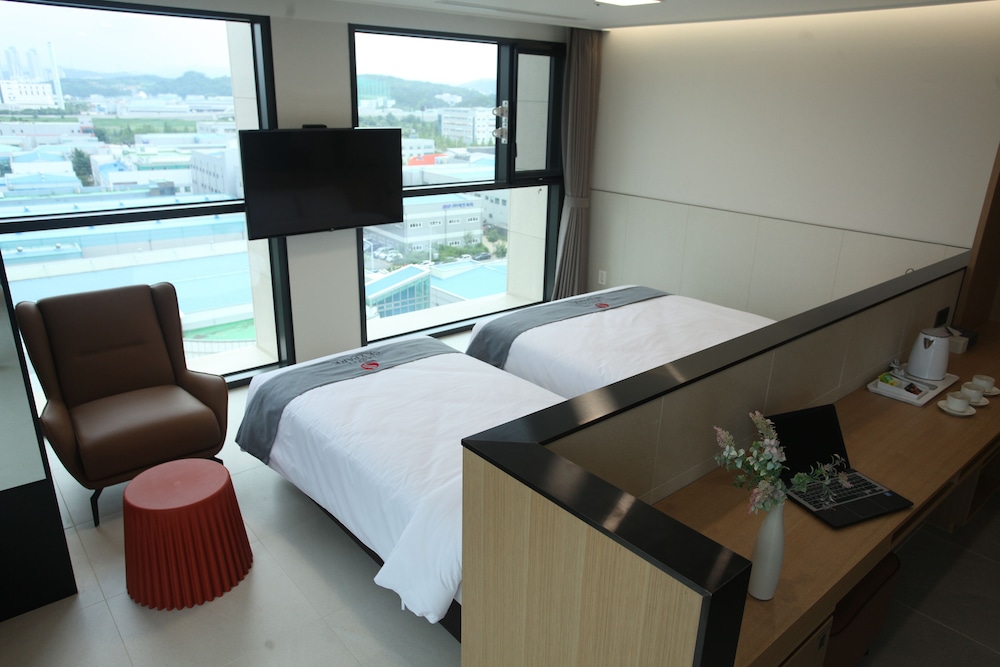 Deluxe Twin Room, Corner - Photo 3
