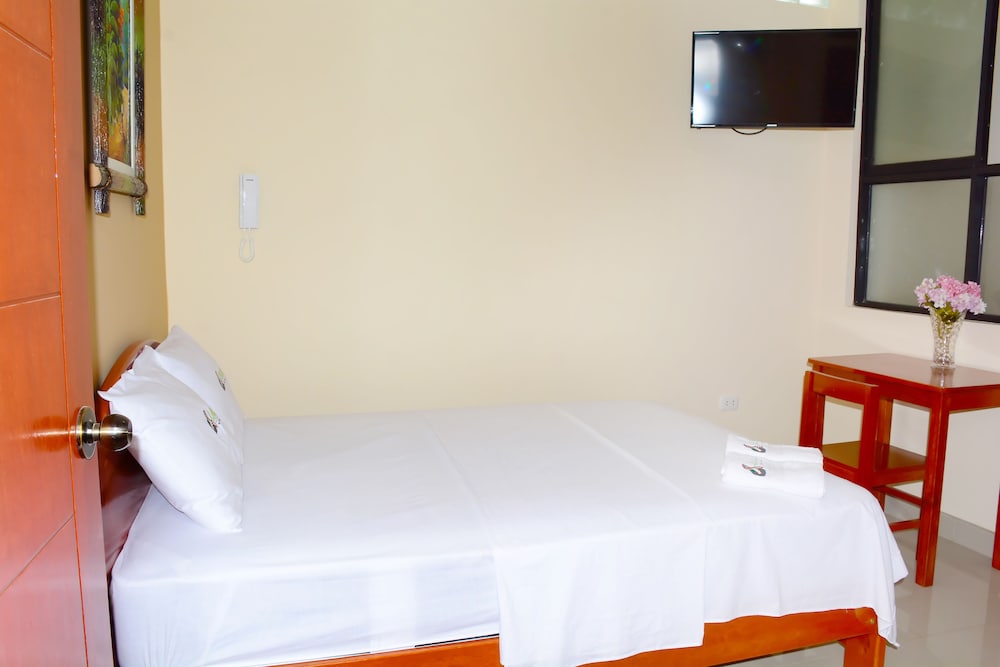 Double Room, 1 Queen Bed, Private Bathroom photo 2