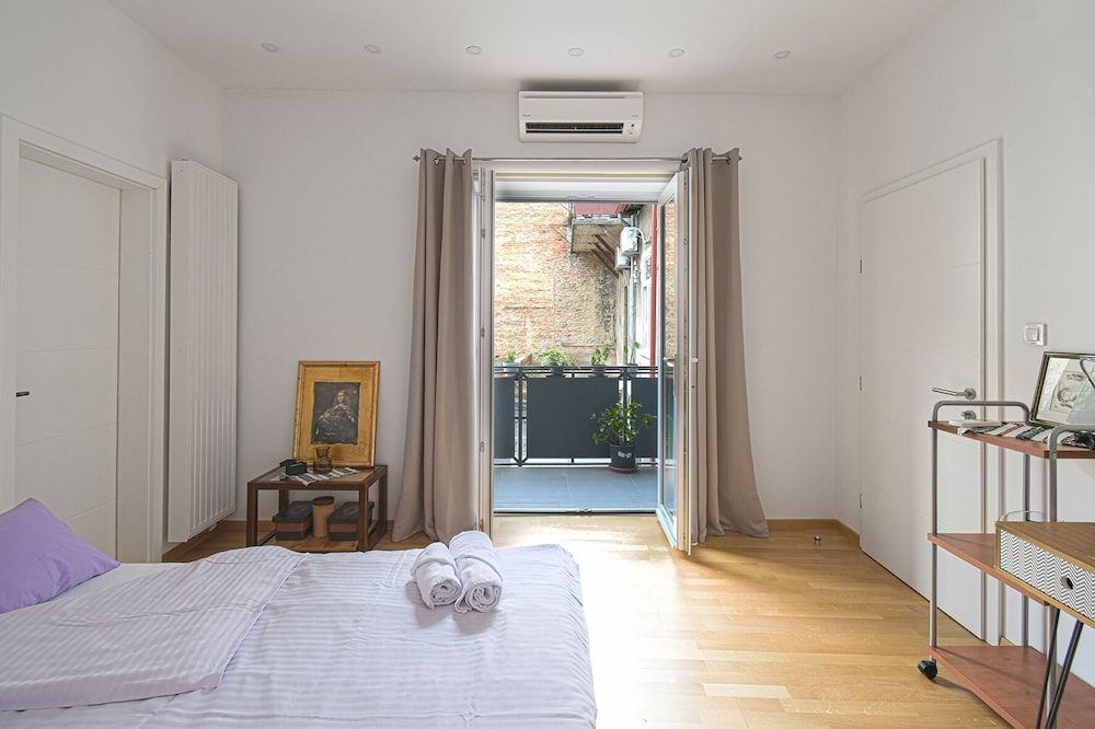 Deluxe Condo, 2 Bedrooms, Courtyard Area