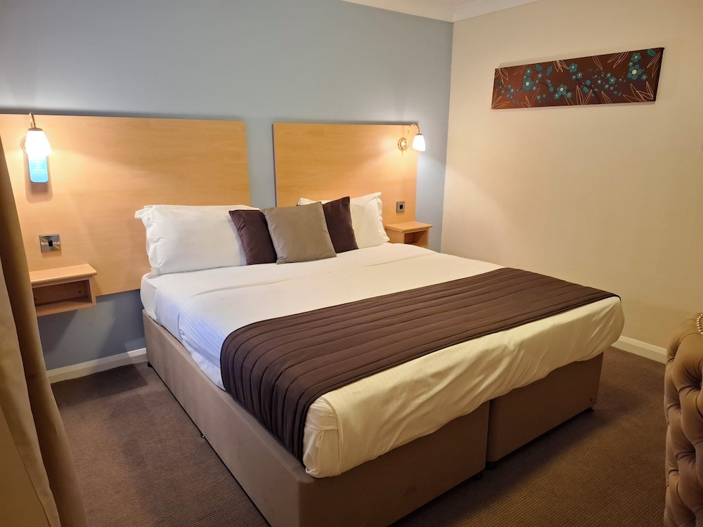 Deluxe Room, 1 King Bed - Photo 1