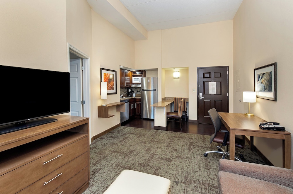 Suite, 1 King Bed - Photo 1