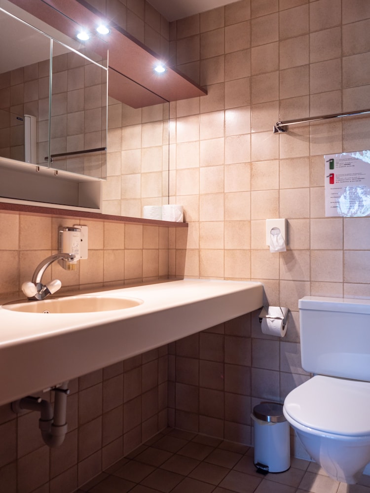 Twin Room, Accessible, Private Bathroom (Wetterhorn) photo 2