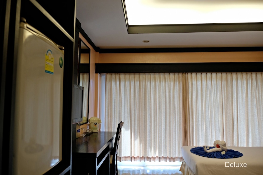 Deluxe Room - Photo 9