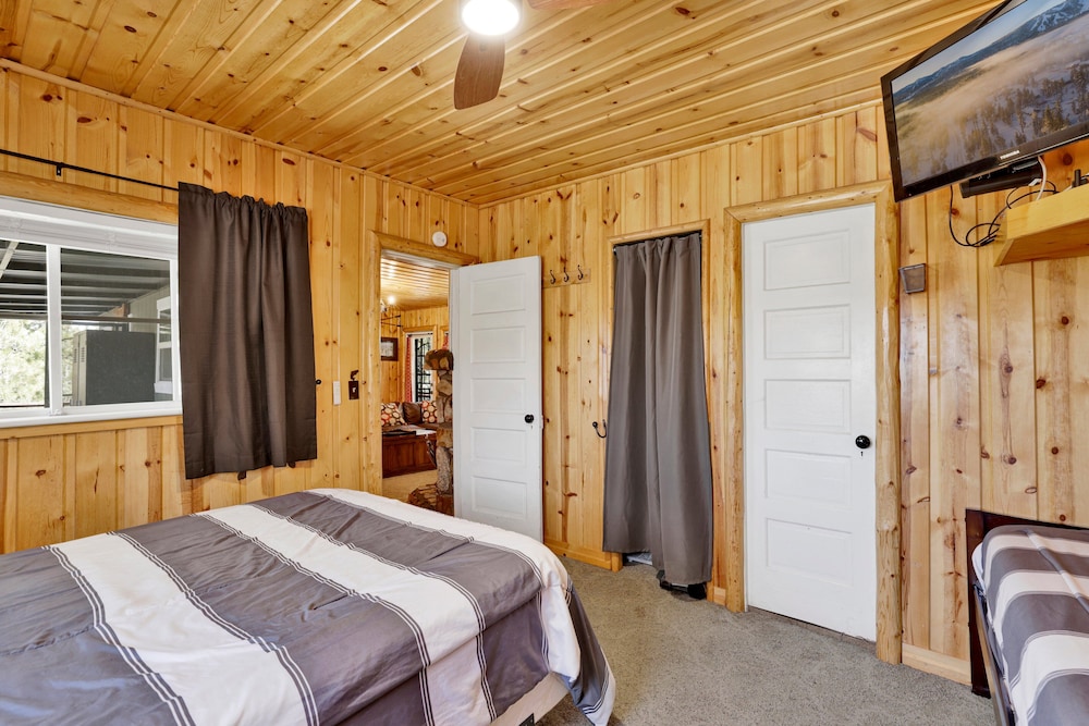 House, Multiple Beds, Hot Tub (1897) photo 2