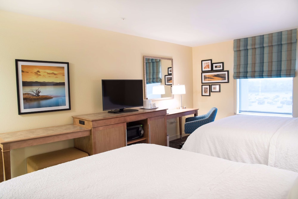 Room, 2 Queen Beds, Non Smoking, Refrigerator & Microwave photo 1