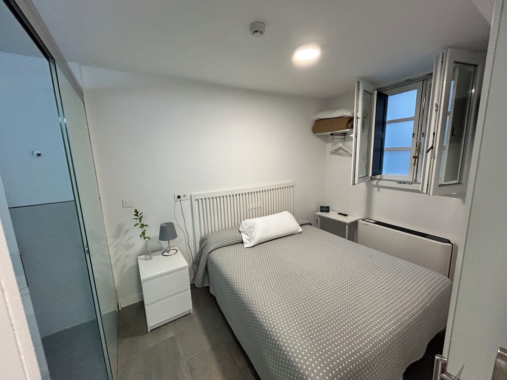 Economy Double Room - Ground Level photo 2