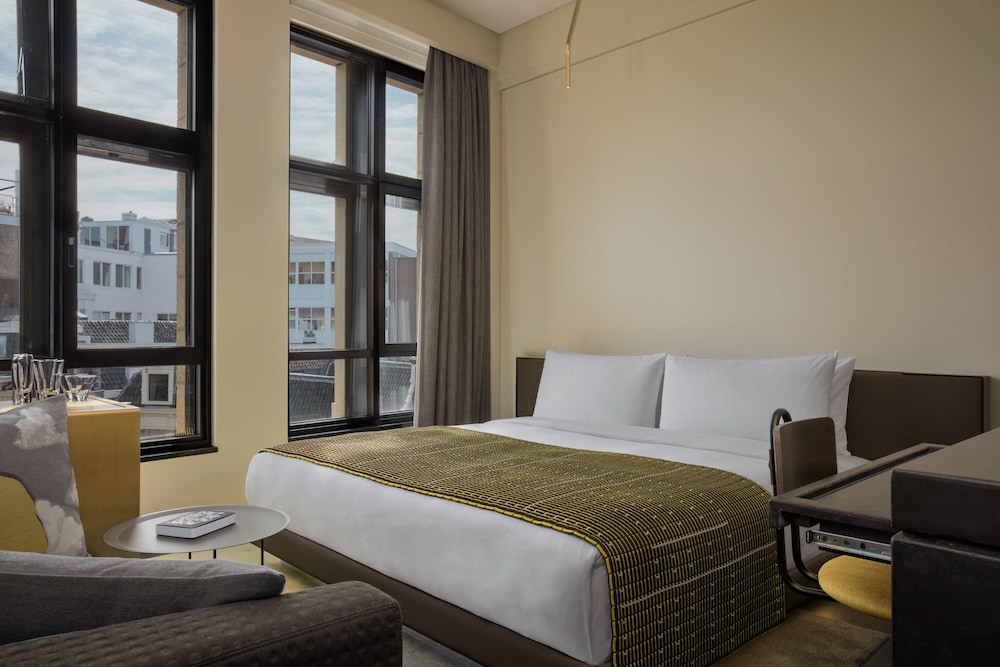 Superior Room, 1 King Bed, City View