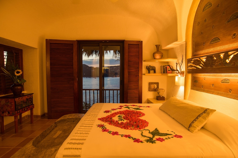 Oceanfront Master Pool Suite - Photo 2