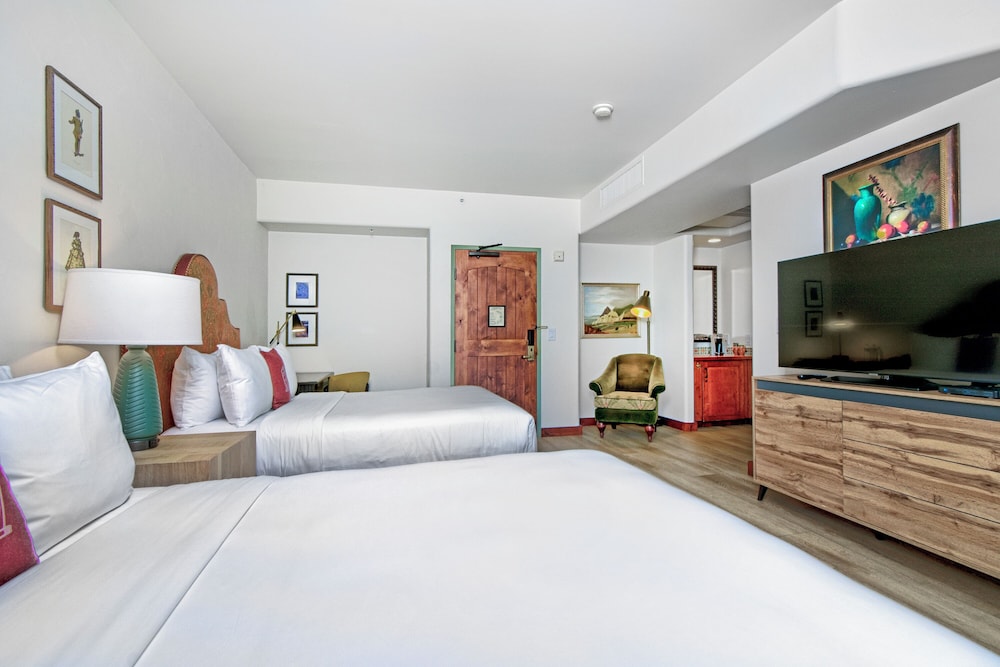 Deluxe Room, 2 Queen Beds - Photo 1