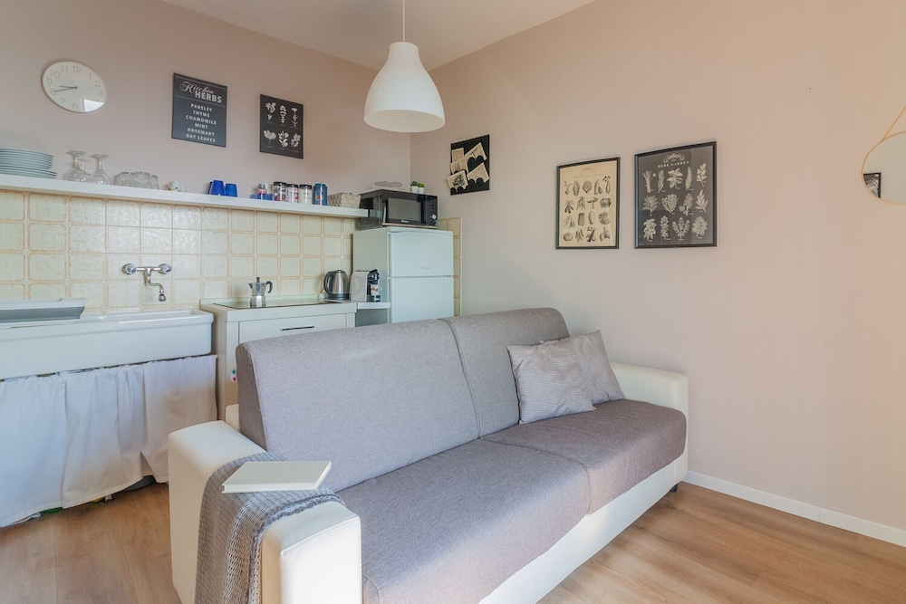 Apartment photo 2