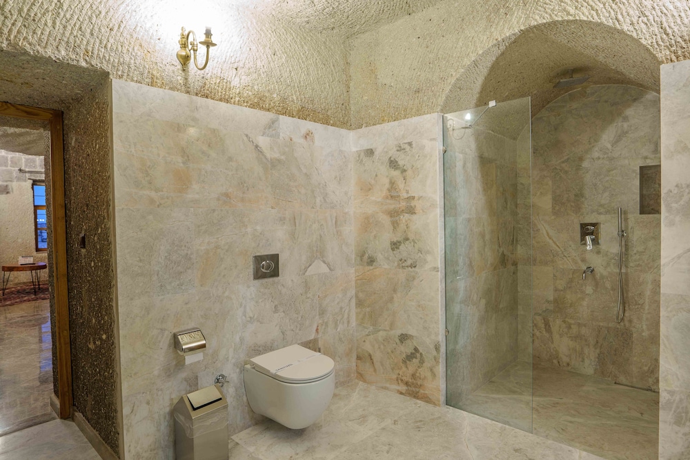 Executive Suite - Photo 11