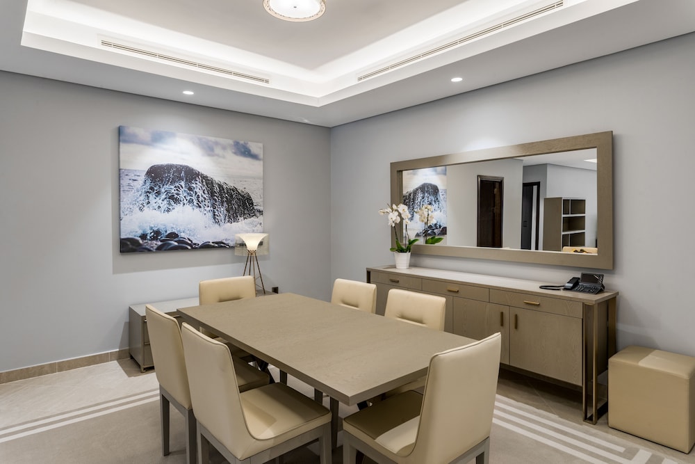 Family Apartment, 3 Bedrooms (Private Beach Access)