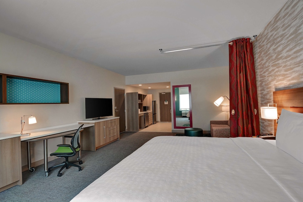 Standard Studio Suite, 1 King Bed, Accessible, Non Smoking (Roll-In Shower) - Photo 5