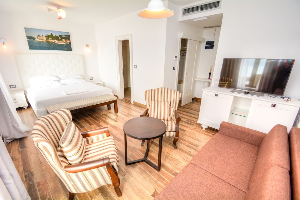 Luxury Apartment, Sea View