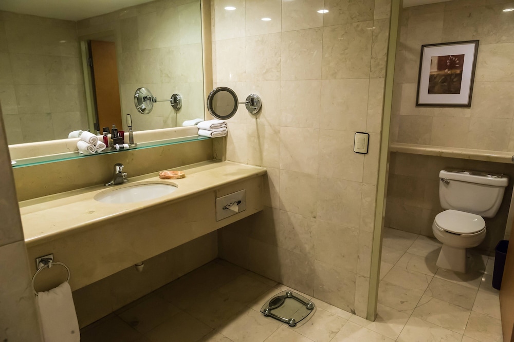 Executive Room, 2 Double Beds thumbnail 5