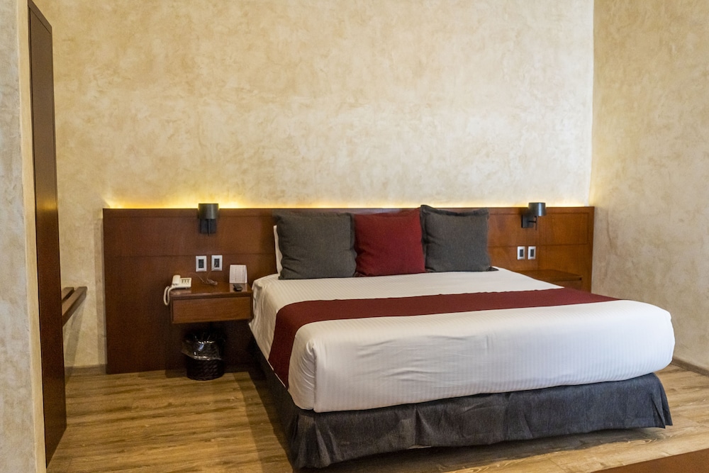 Senior Double Room, 1 Queen Bed photo 1