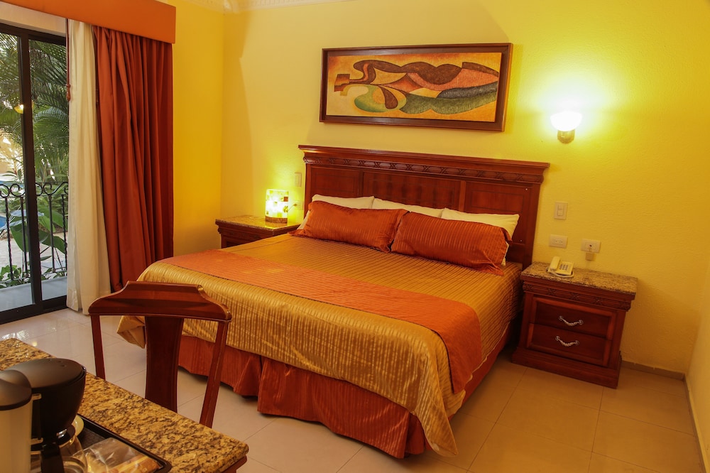 Master Suite, 2 Bedroom, Kitchenette, Bathtub - Photo 2