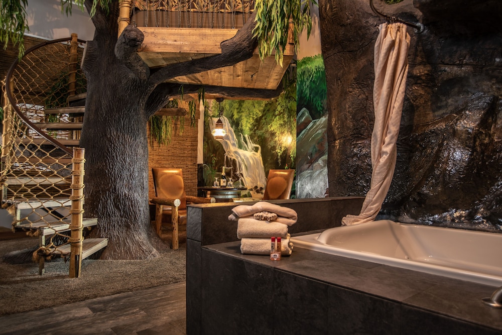 Family Room (Swiss Family Robinson I) - Photo 1
