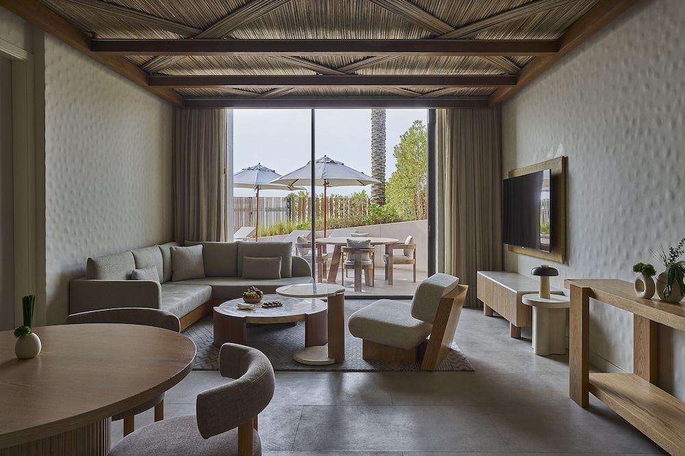 Basic Villa photo 2