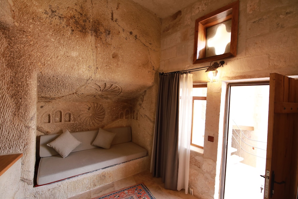 Standard Suite - Photo 6