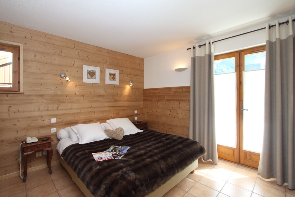 Double or Triple Room with Glacier View