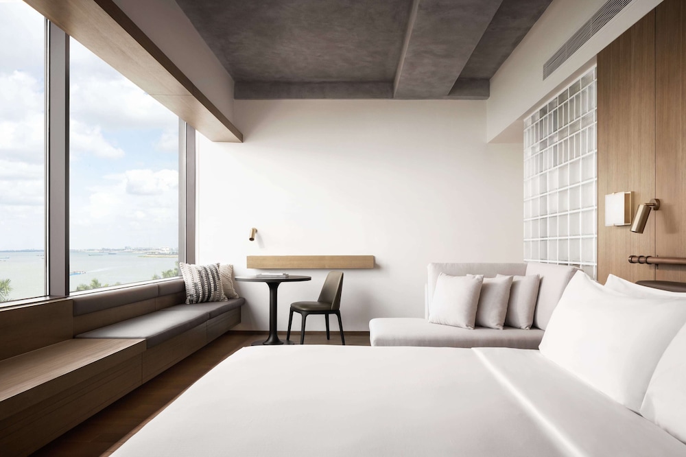 Executive Room, 1 King Bed, River View - Photo 1