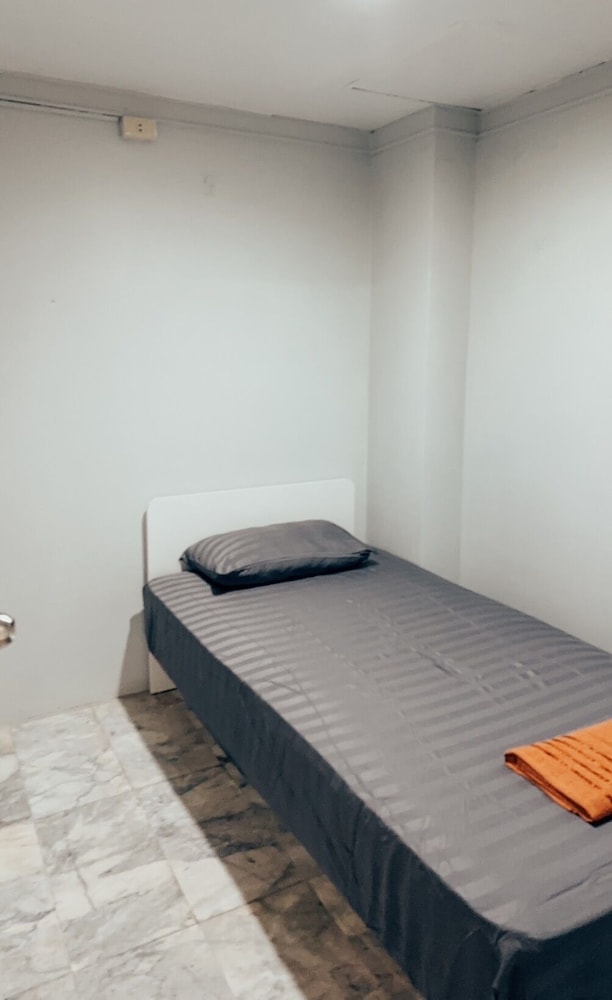 Basic Single Room photo 3