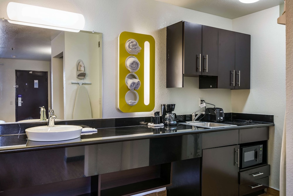 Standard Suite, 2 Queen Beds, Non Smoking, Kitchenette - Photo 14