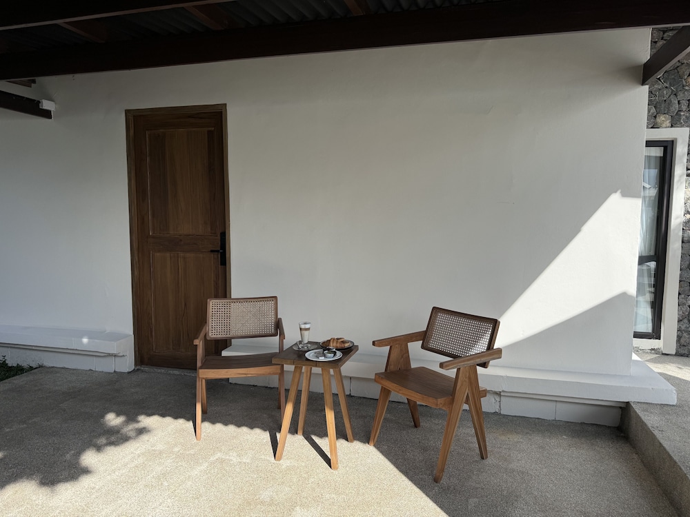Beach Front Villa ( 1 Way Airport Transfer) - Photo 18