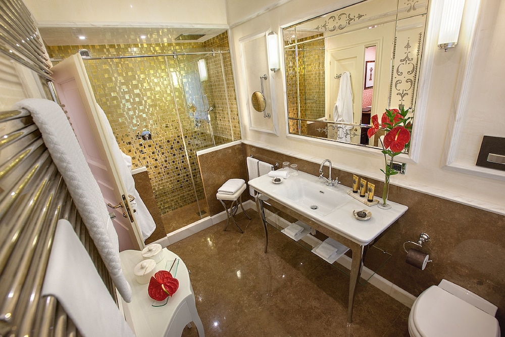 Classic Triple Room with 3 Adults Occupancy (Non Smoking) thumbnail 6