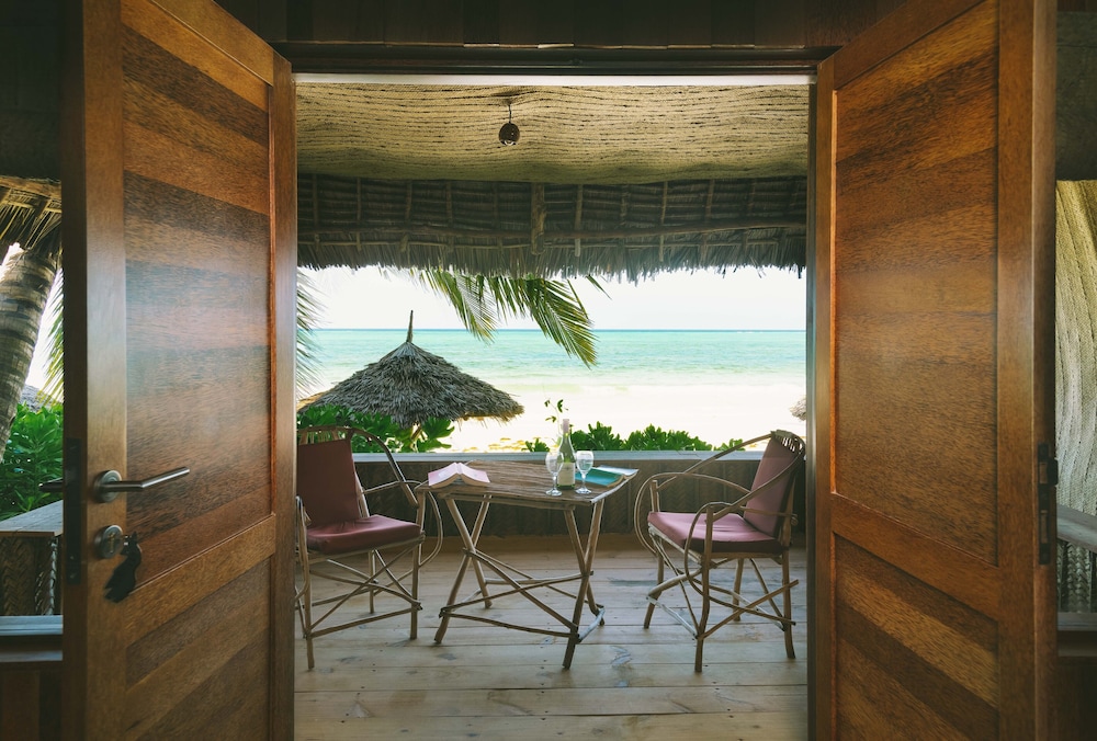 Room, 1 King Bed, Beachfront (48 m2)