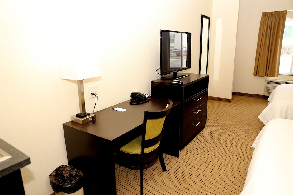 Suite, 2 Queen Beds, Kitchenette photo 3