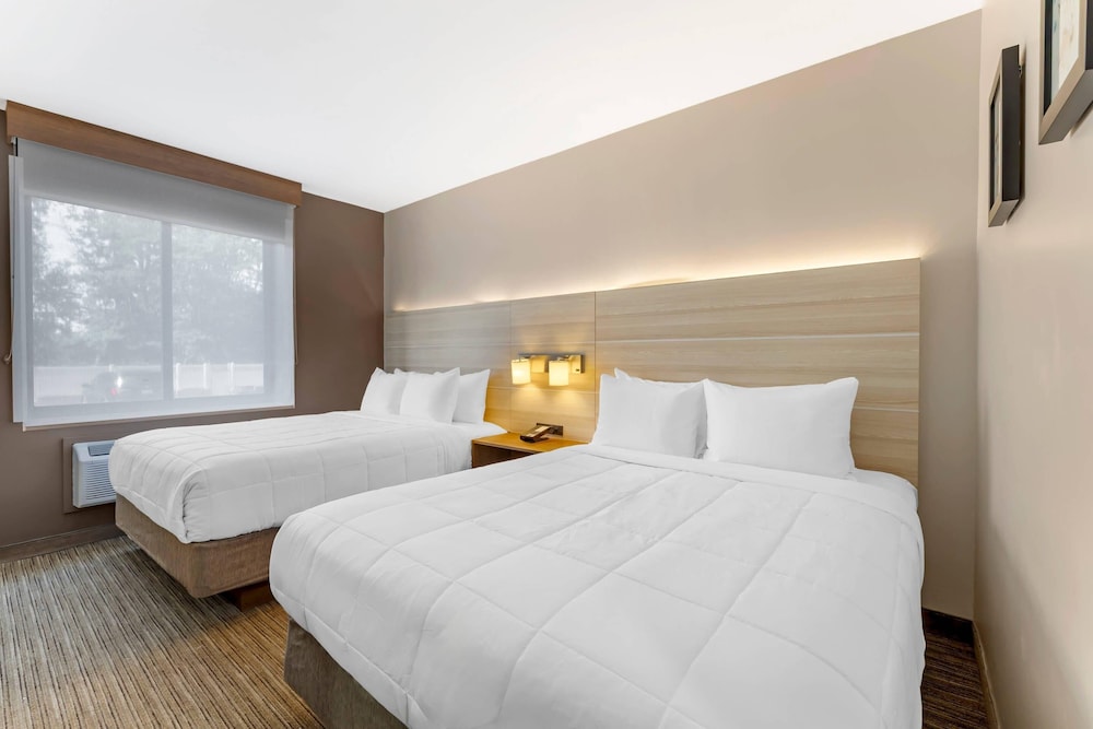 Standard Room, 2 Queen Beds, Non Smoking - Photo 2