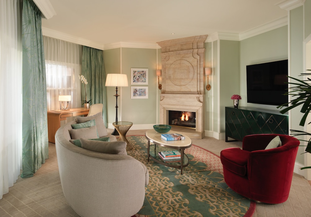 Beverly Hills Suite With Patio