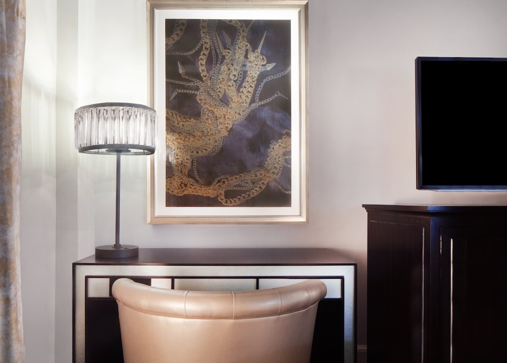Standard Double (Mobility & Hearing Accessible with Tub) - Photo 5