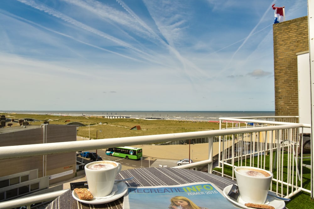 Luxury Double Room, Balcony, Beach View photo 1