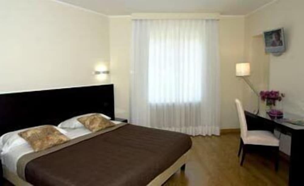 Superior Triple Room photo 3